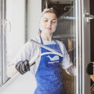 Niezmywalne zacieki na szybie – skuteczne sposoby na trudne zabrudzenia