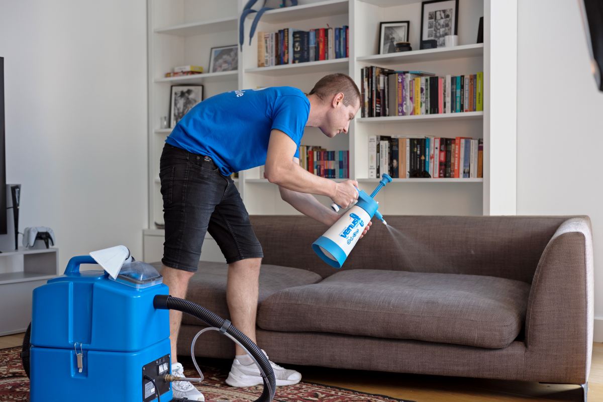 The Ultimate Guide to Professional Window Cleaning in Poland: Top Tips & Tricks