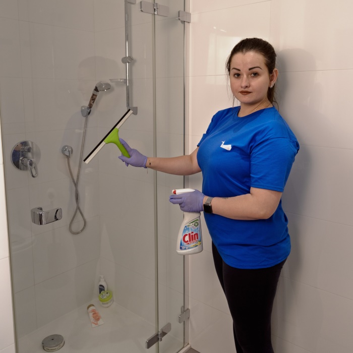 Transform Your Shower Cabin: 7 Essential Tips for a Spotless Clean