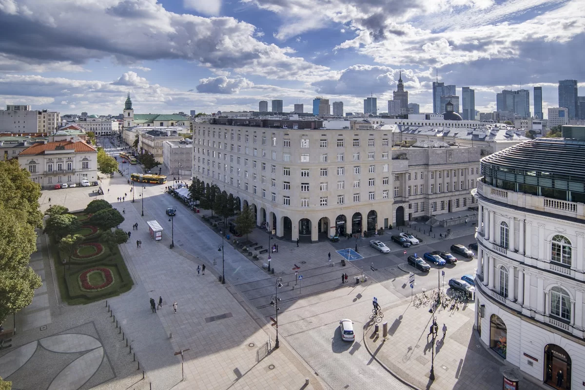 Koszty życia: jak Zaoszczędzić na mieszkaniu, jedzeniu i transporcie publicznym w Polsce?