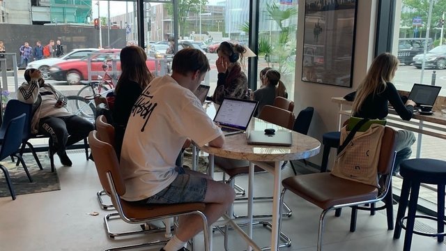 Cyfrowi nomadzi w Warszawie: coworkingi i kawiarnie, które pokochasz
