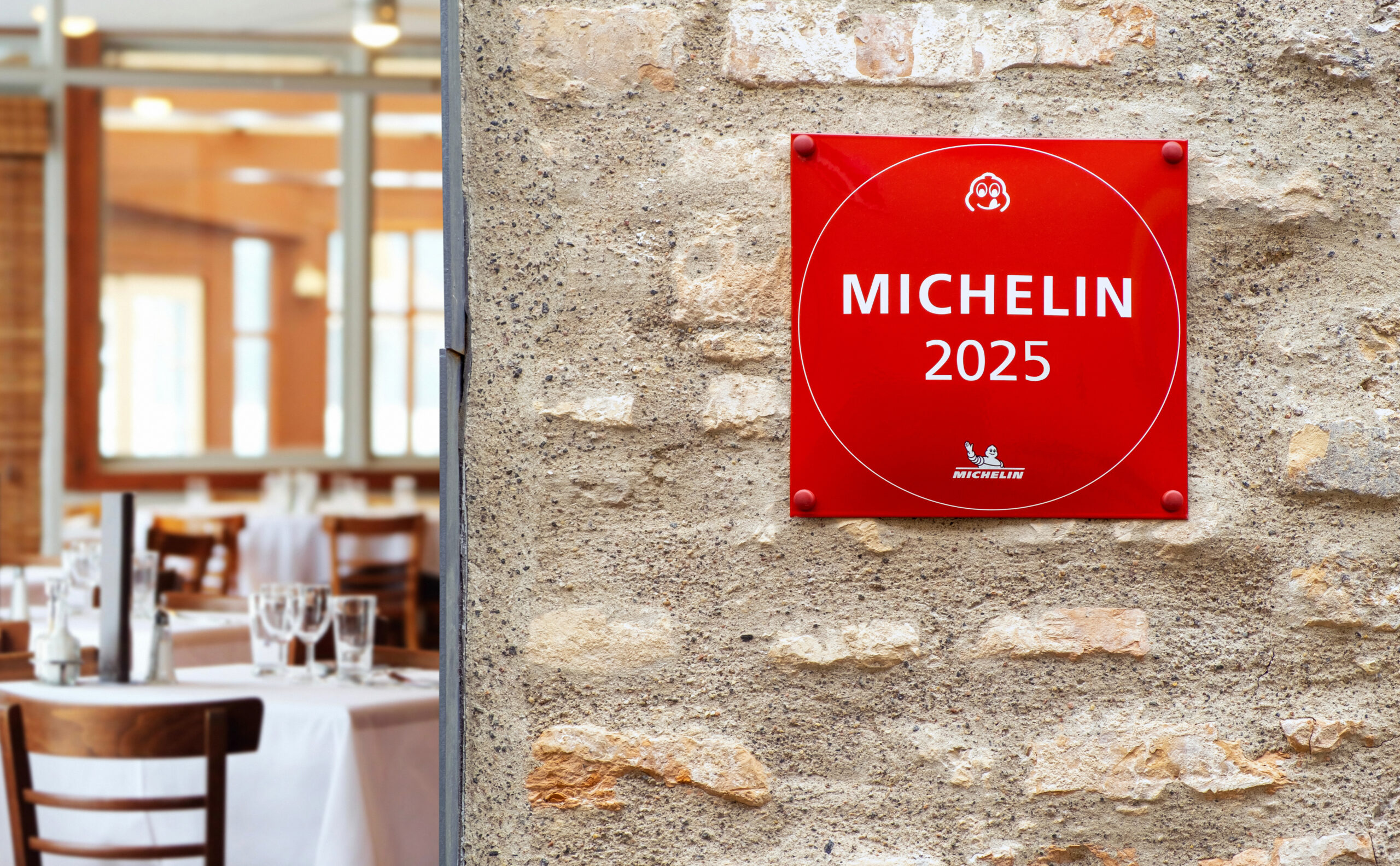 Niezapomniane doświadczenia kulinarne: restauracje z gwiazdką michelin i sekrety lokalnej kuchni