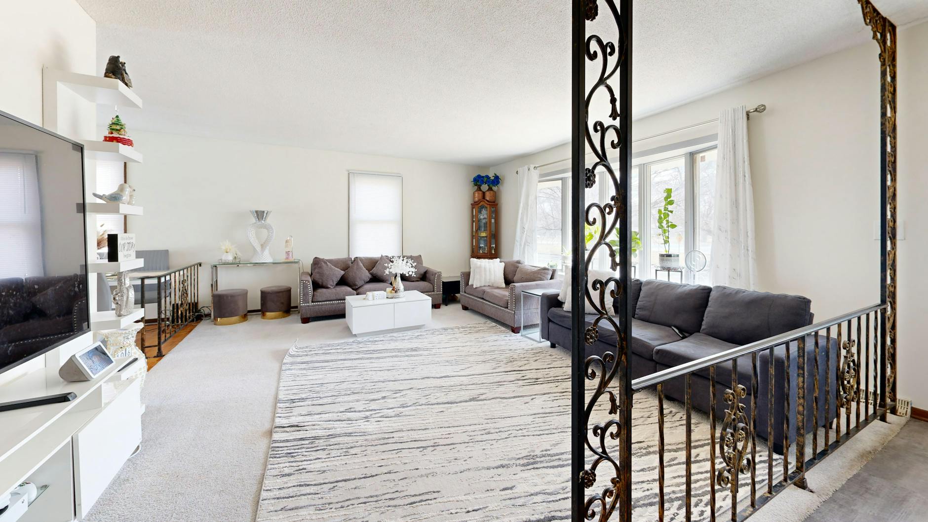 Praktyczny przewodnik: Jak skutecznie wyczyścić sofę-łóżko z tkaniny