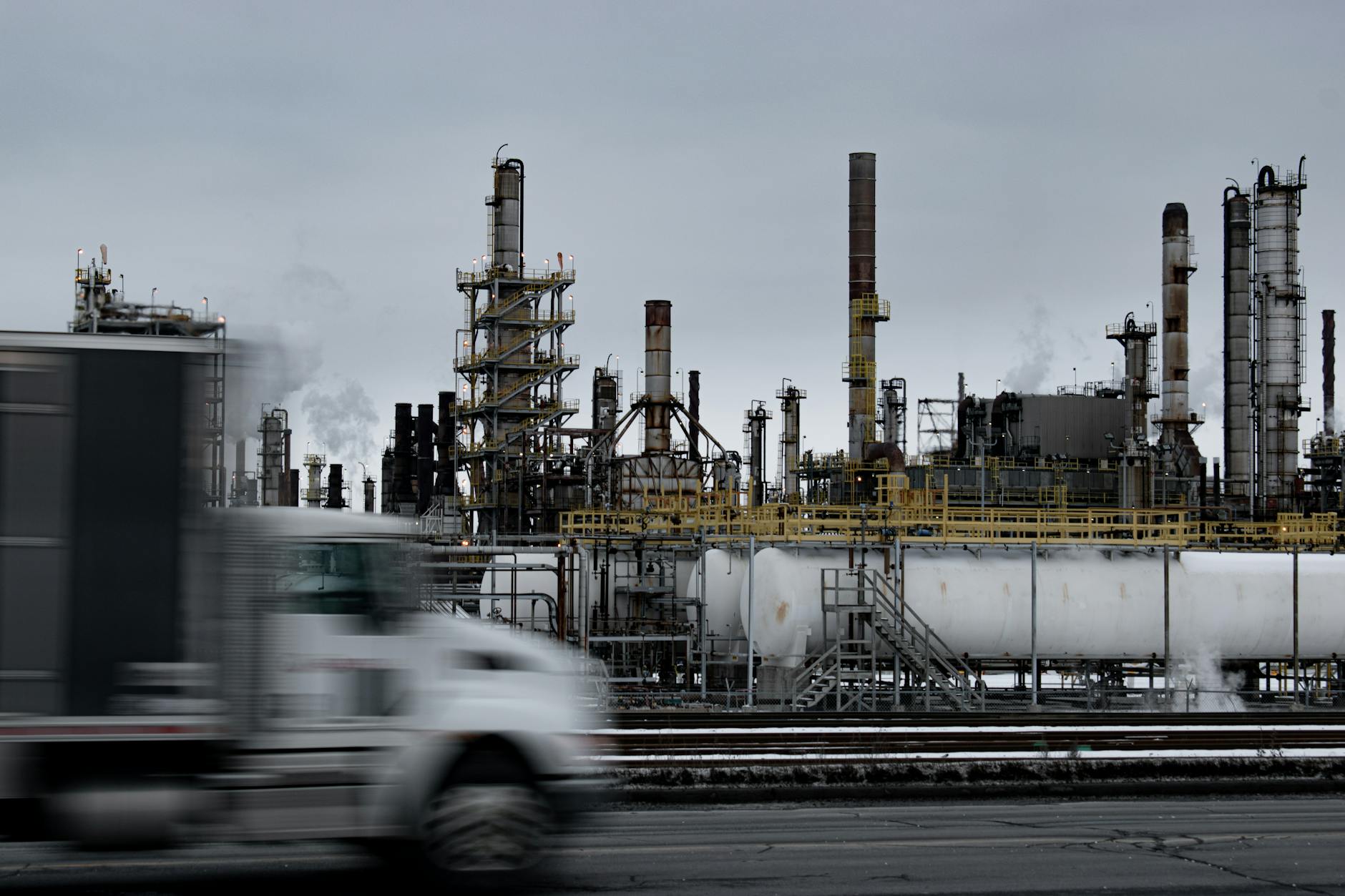 Эффективные методы устранения запаха курения в квартире