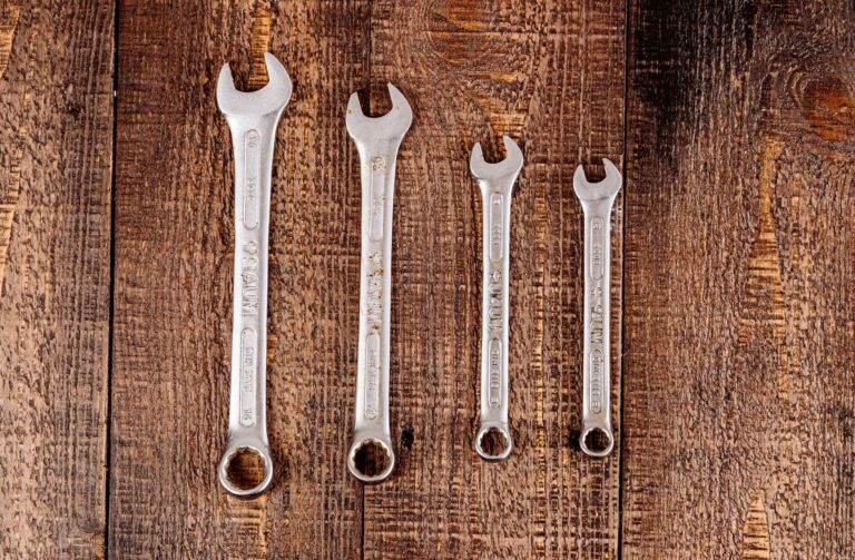 Zawód hydraulika: kluczowe obowiązki i umiejętności
