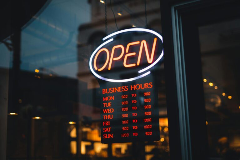 Are Shops Open in Poland Today? Opening Hours on Weekdays, Saturdays & Sundays