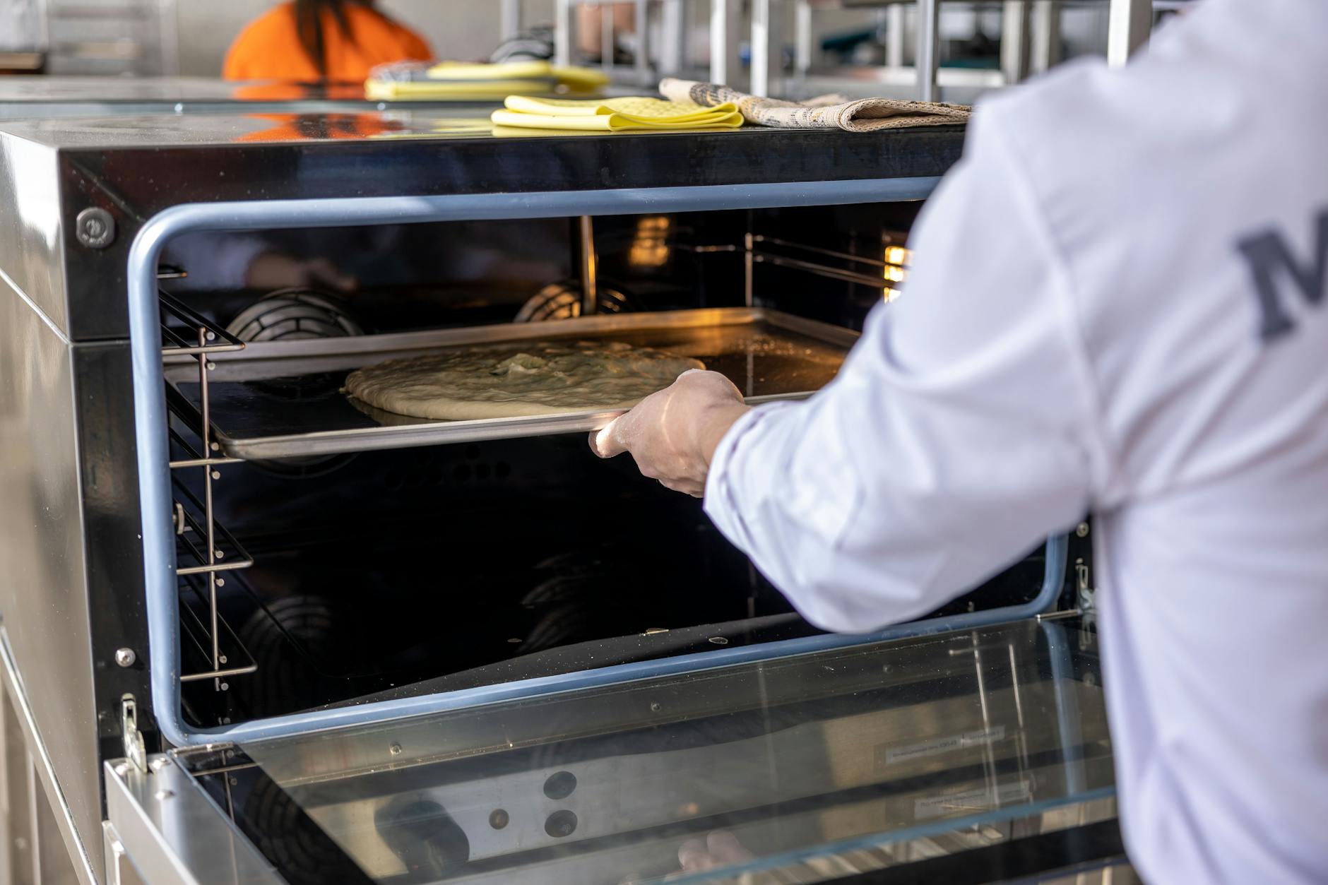 Jak Wybrać Najlepsze Czyszczenie Piekarnika w Warszawie?