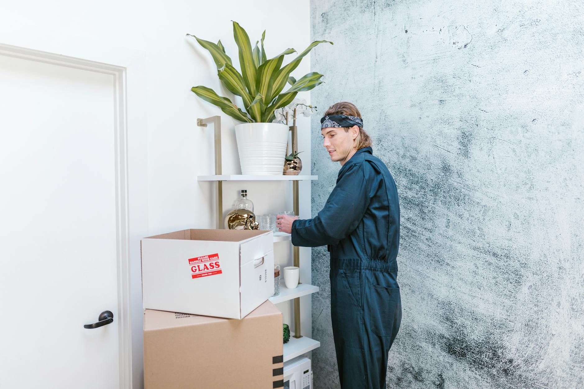 Comprehensive Guide to Apartment Cleaning in Warsaw After Tenants Move Out: A Room-by-Room Plan