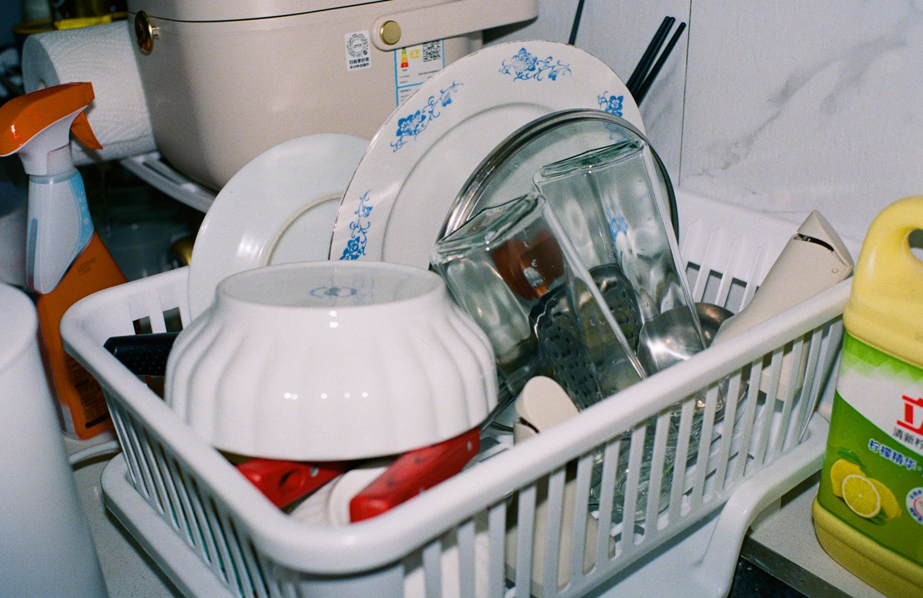 Essential kitchen cleaning in warsaw after winter what to prioritize