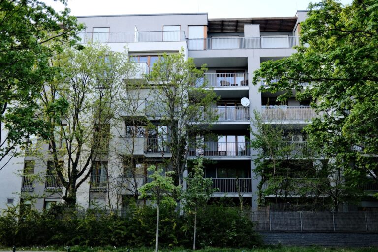 Ile kosztuje sprzątanie mieszkania w Warszawie: Co wpływa na cenę?