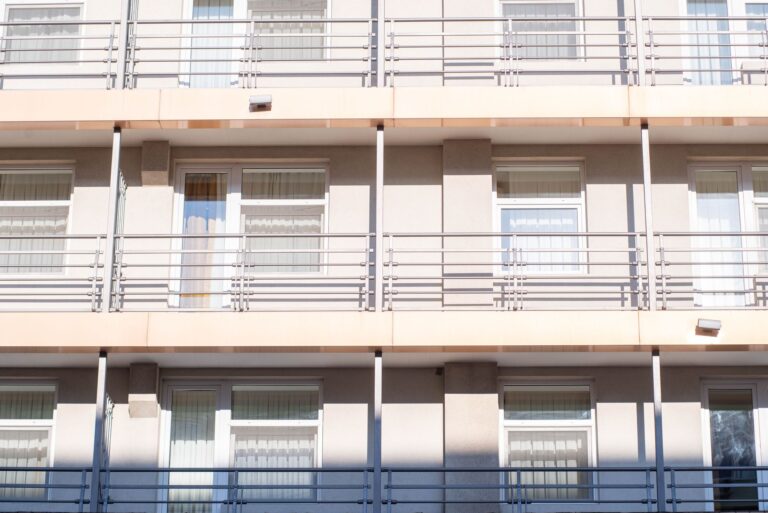 Preparing for Window Cleaning in Warsaw: A Landlord’s Guide