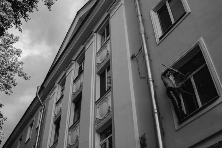 Чистые окна как ключ к продаже квартиры в Варшаве: почему это важно для покупателя